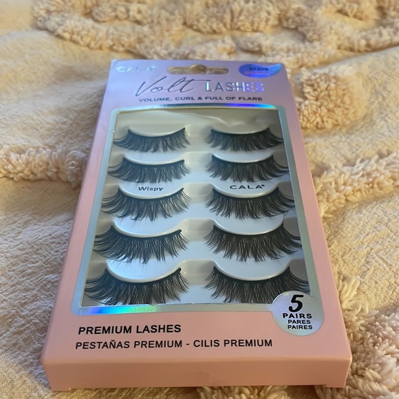 Premium Volt Lashes in style Wispy - Picture 2 of 5